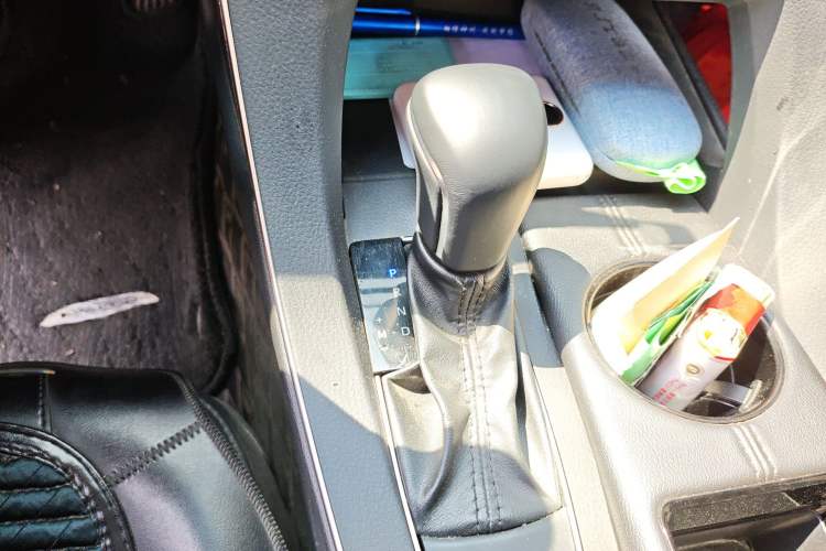 Used Toyota Avalon 2019 2.0L Luxury Edition China VI Standard Gear Lever
