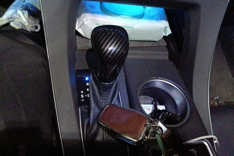 Used Toyota Avalon 2019 Dual-Engine 2.5L XLE Prestige Version China V Standard Gear Lever