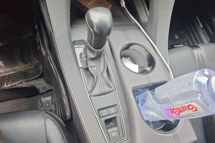 Used Toyota Avalon 2019 2.0L XLE Premium Edition China VI Gear Lever