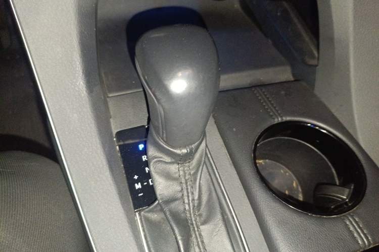Used Toyota Avalon 2019 2.0L Luxury Edition China VI Standard Gear Lever