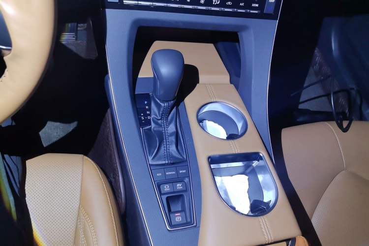 Used Toyota Avalon 2019 Dual-Engine 2.5L Limited Flagship Edition China VI Standard Gear Lever