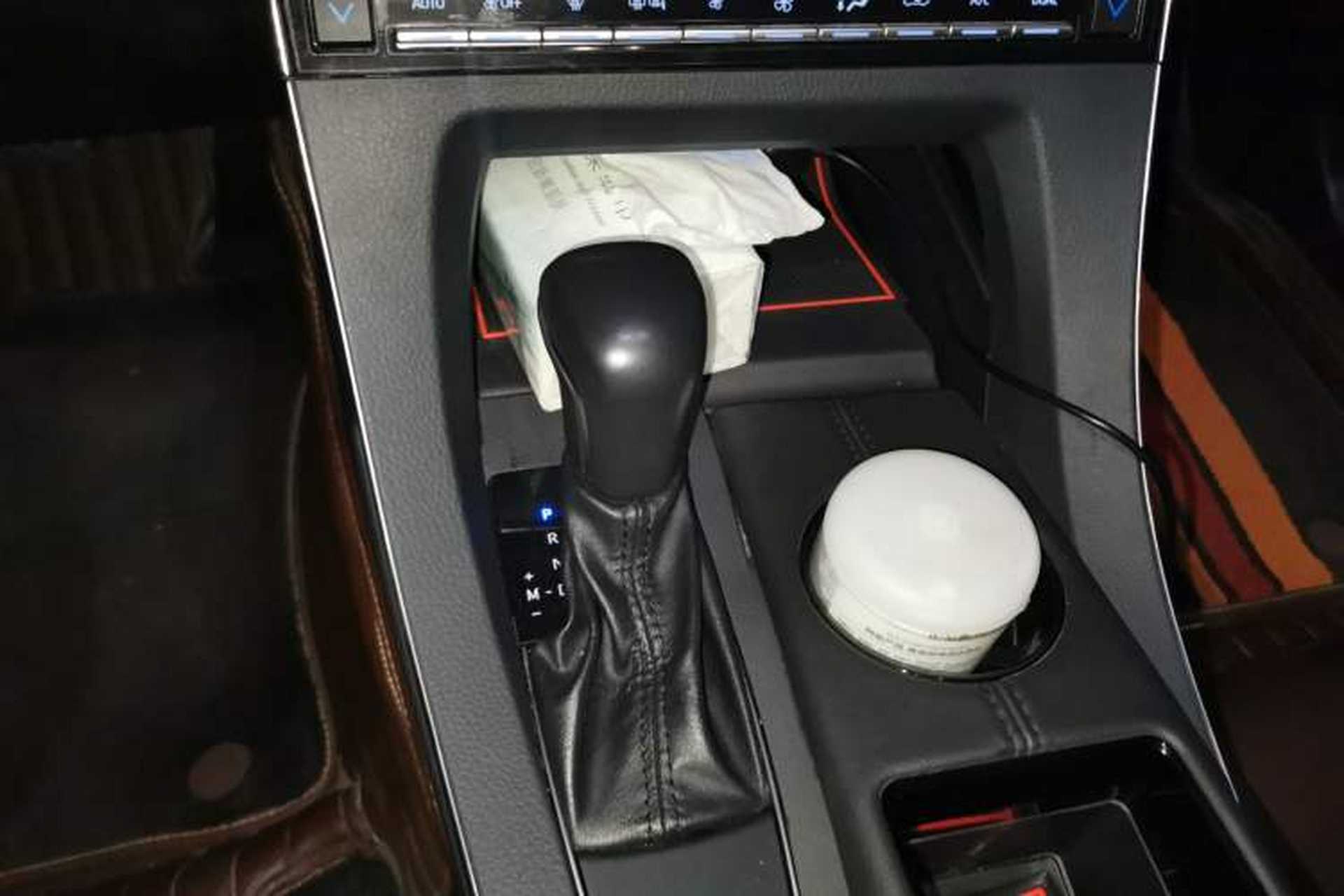 Used Toyota Avalon 2019 2.0L XLE Premium Edition China VI Gear Lever