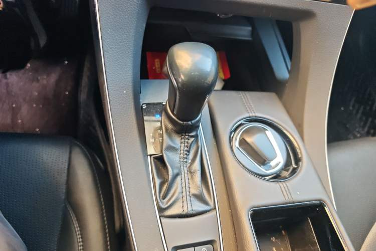 Used Toyota Avalon 2019 2.0L XLE Premium Edition China VI Gear Lever