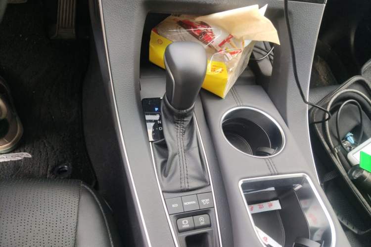 Used Toyota Avalon 2019 2.5L Touring Premium Version China VI Standard Gear Lever