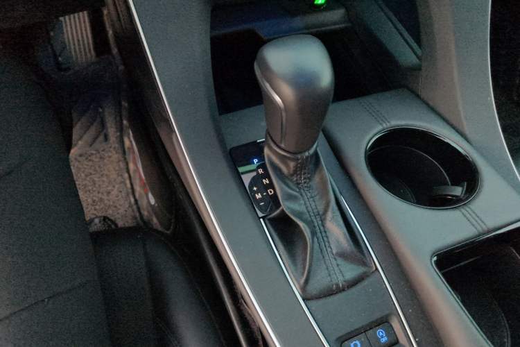 Used Toyota Avalon 2019 2.0L XLE Premium Edition China VI Gear Lever