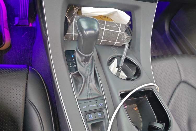 Used Toyota Avalon 2019 2.5L Ambition Version China VI Standard Gear Lever