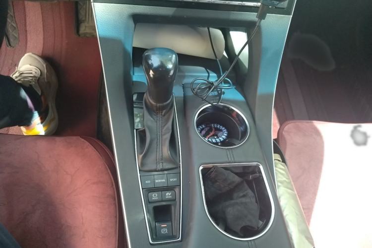 Used Toyota Avalon 2019 Dual-Engine 2.5L XLE Prestige Version China V Standard Gear Lever