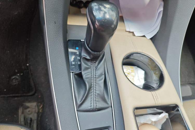 Used Toyota Avalon 2019 2.0L XLE Premium Edition China VI Gear Lever