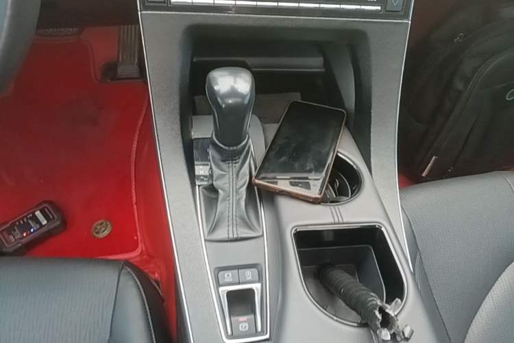Used Toyota Avalon 2019 2.0L XLE Premium Edition China VI Gear Lever