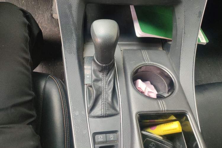 Used Toyota Avalon 2019 2.0L Ambition Edition China VI Gear Lever