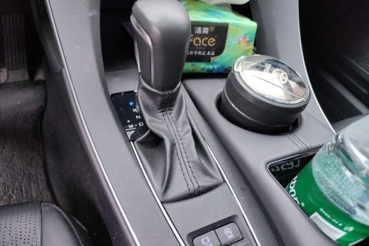 Used Toyota Avalon 2019 2.0L XLE Premium Edition China VI Gear Lever