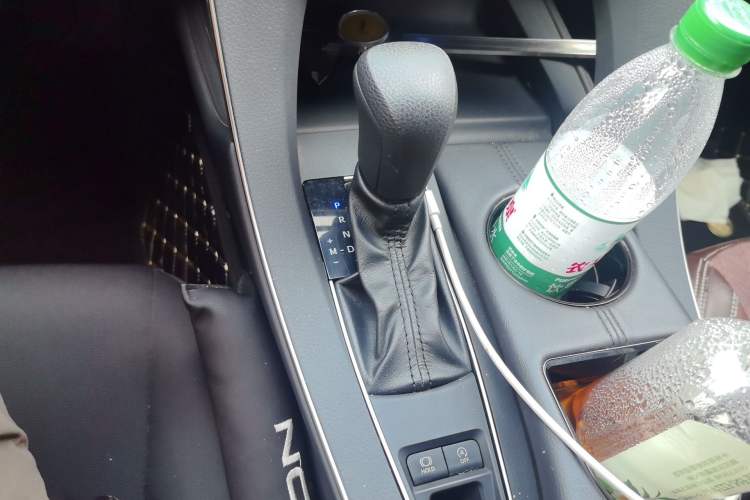 Used Toyota Avalon 2019 2.0L Ambition Edition China VI Gear Lever