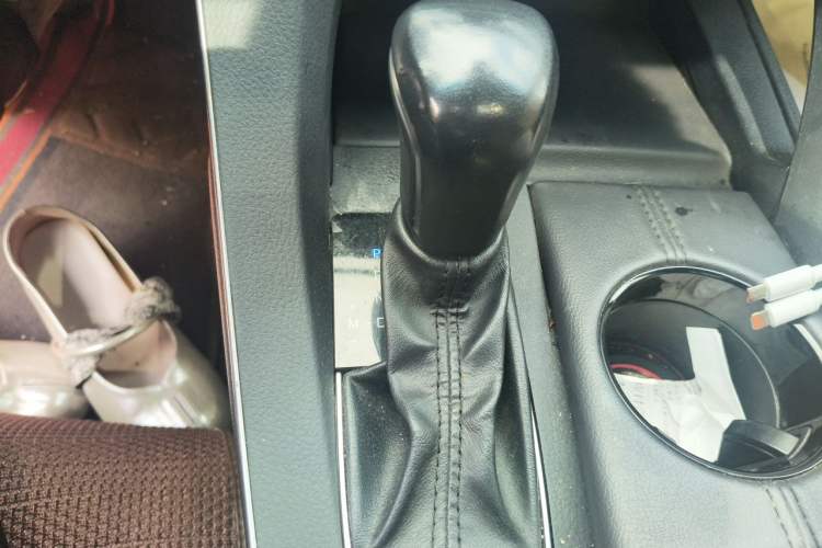 Used Toyota Avalon 2019 2.0L XLE Premium Edition China VI Gear Lever