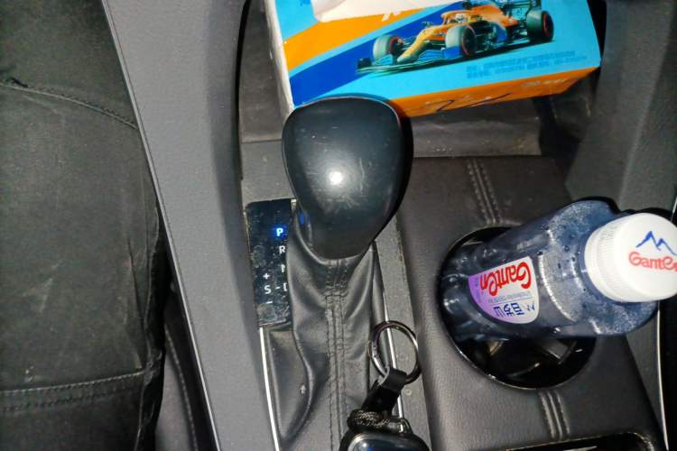 Used Toyota Avalon 2019 Dual-Engine 2.5L Luxury Edition China VI Standard Gear Lever
