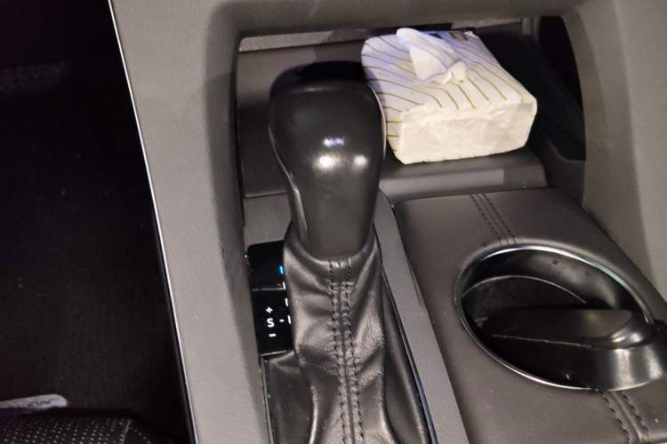 Used Toyota Avalon 2019 2.5L Touring Premium Version China VI Standard Gear Lever