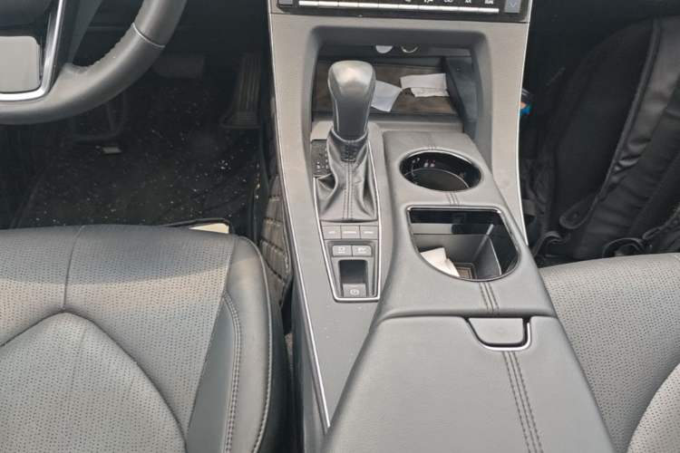 Used Toyota Avalon 2019 Dual-Engine 2.5L Luxury Edition China VI Standard Gear Lever