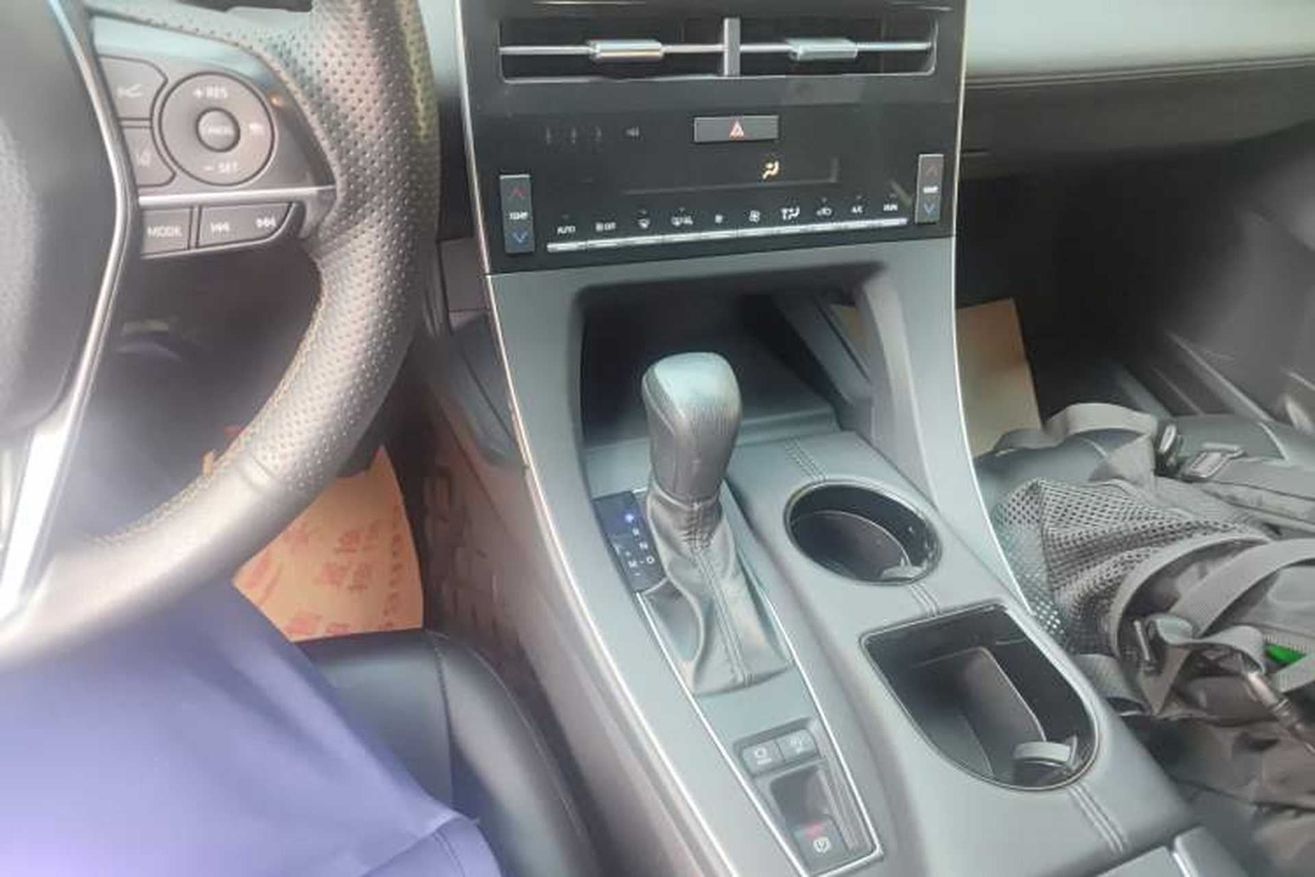Used Toyota Avalon 2019 2.0L Ambition Edition China VI Gear Lever