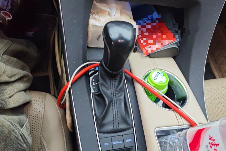 Used Toyota Avalon 2019 Dual-Engine 2.5L XLE Prestige Version China VI Standard Gear Lever