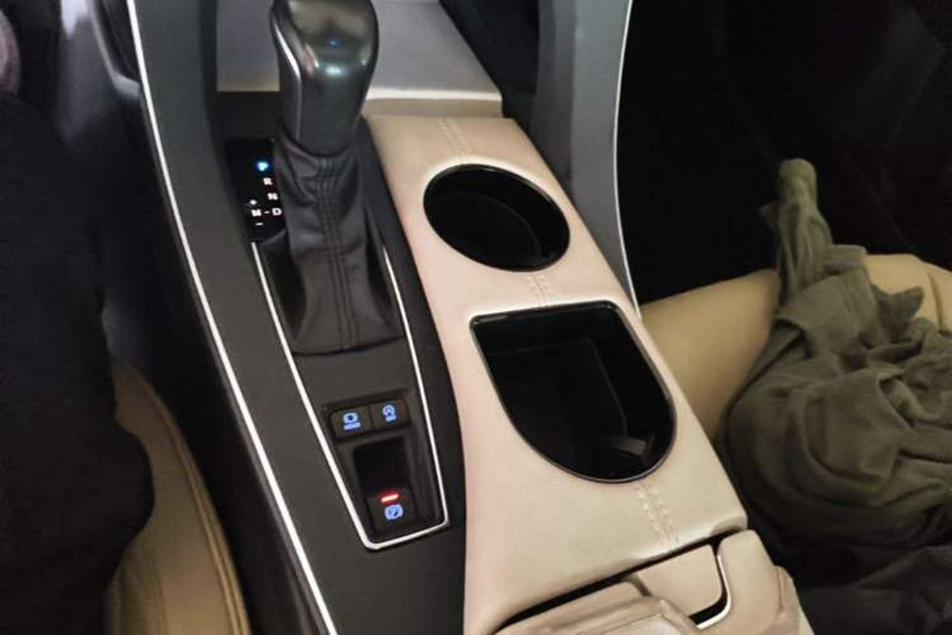 Used Toyota Avalon 2019 2.0L XLE Premium Edition China VI Gear Lever