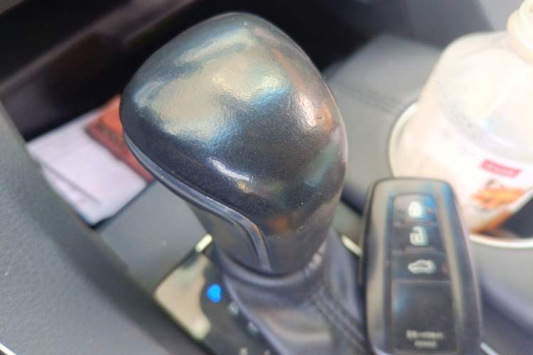 Used Toyota Avalon 2019 2.5L Touring Premium Version China VI Standard Gear Lever