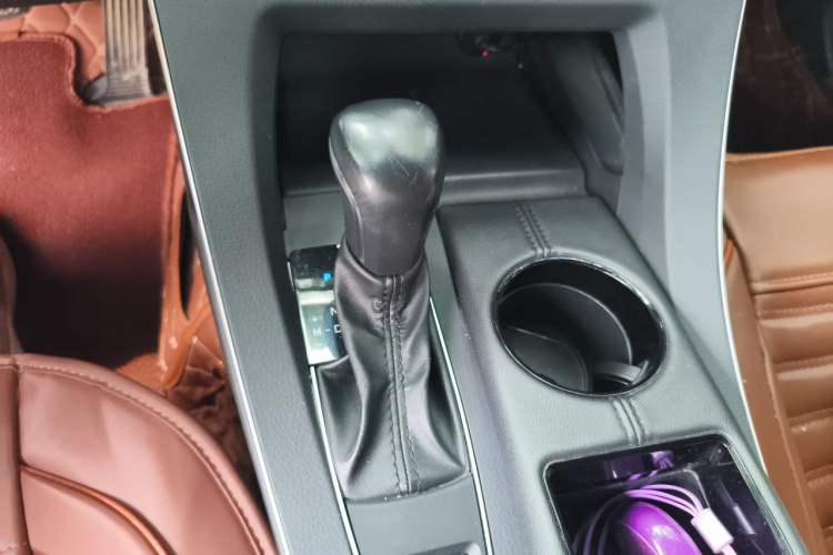 Used Toyota Avalon 2019 2.0L Luxury Edition China VI Standard Gear Lever