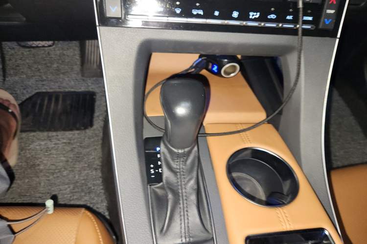 Used Toyota Avalon 2019 Dual-Engine 2.5L Limited Flagship Edition China VI Standard Gear Lever