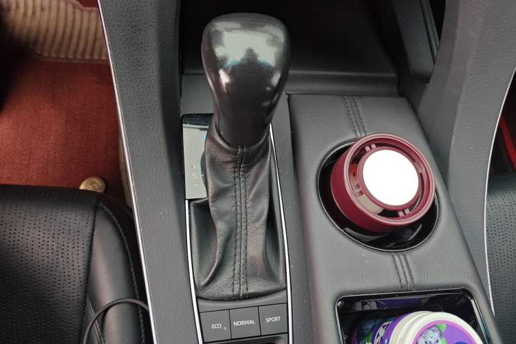 Used Toyota Avalon 2019 Dual-Engine 2.5L Luxury Edition China VI Standard Gear Lever