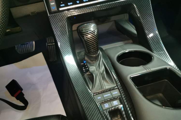 Used Toyota Avalon 2019 Dual-Engine 2.5L Luxury Edition China VI Standard Gear Lever