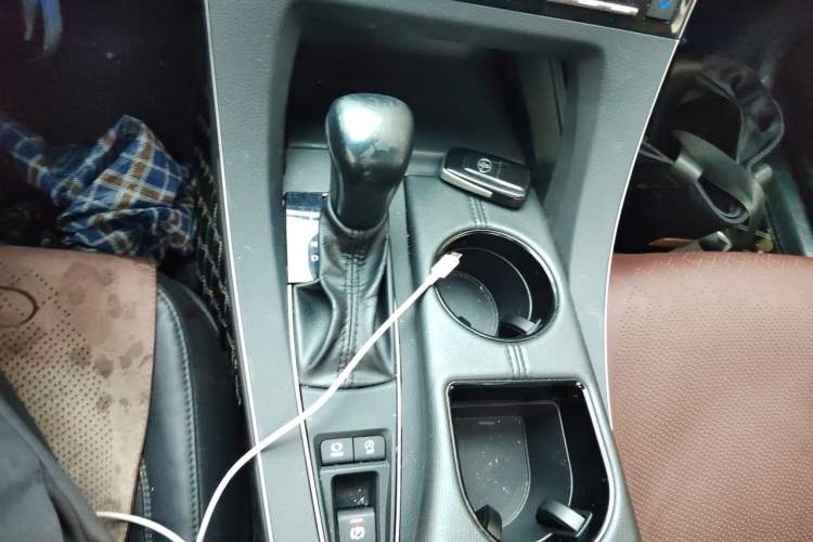 Used Toyota Avalon 2019 2.0L Luxury Edition China VI Standard Gear Lever