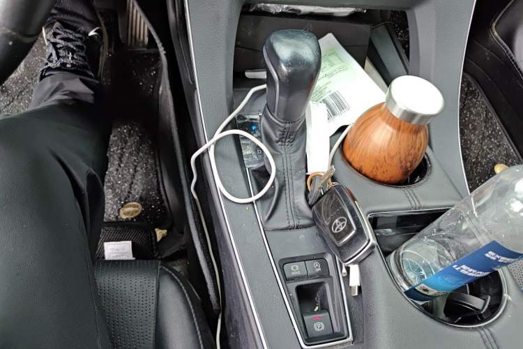 Used Toyota Avalon 2019 2.0L XLE Premium Edition China VI Gear Lever