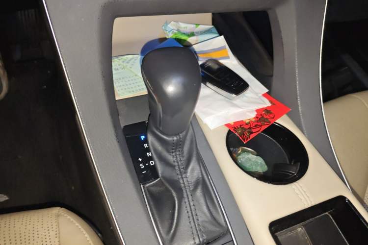 Used Toyota Avalon 2019 Dual-Engine 2.5L Luxury Edition China VI Standard Gear Lever