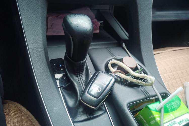 Used Toyota Avalon 2019 2.0L Luxury Edition China VI Standard Gear Lever