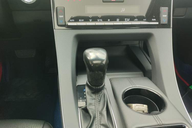 Used Toyota Avalon 2019 Dual-Engine 2.5L Luxury Edition China VI Standard Gear Lever