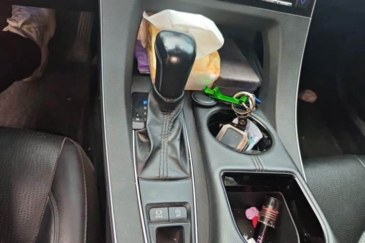 Used Toyota Avalon 2019 2.0L Luxury Edition China VI Standard Gear Lever