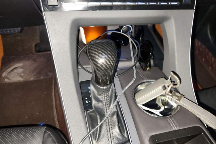 Used Toyota Avalon 2019 Dual-Engine 2.5L Limited Flagship Edition China VI Standard Gear Lever