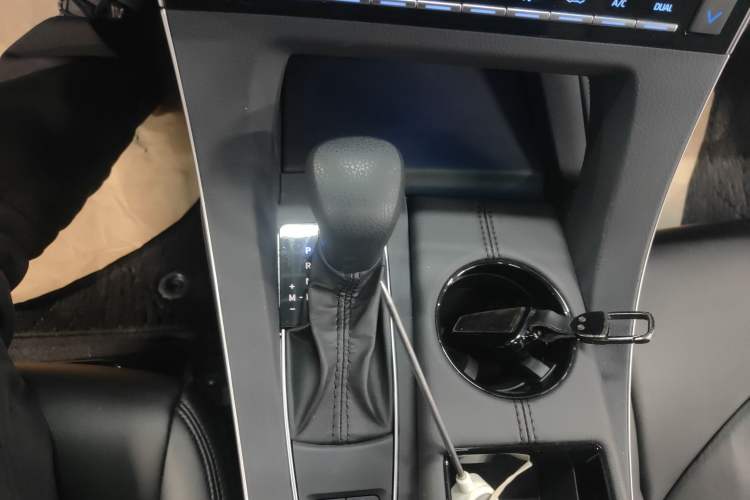 Used Toyota Avalon 2019 2.0L Ambition Edition China VI Gear Lever