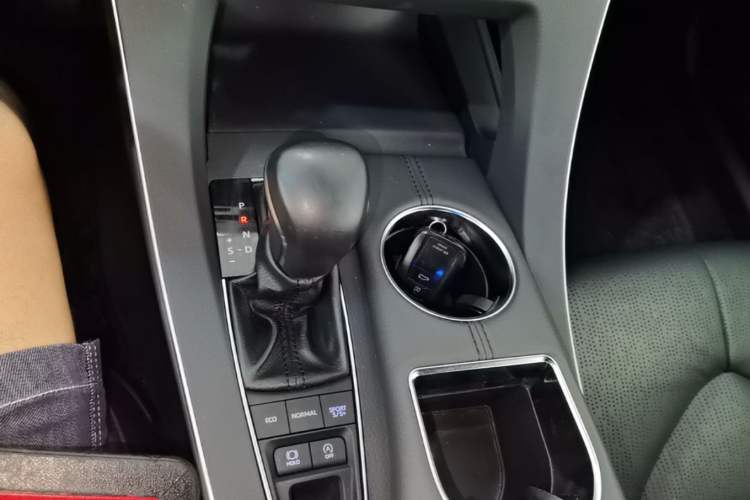 Used Toyota Avalon 2019 2.5L Touring Premium Version China VI Standard Gear Lever