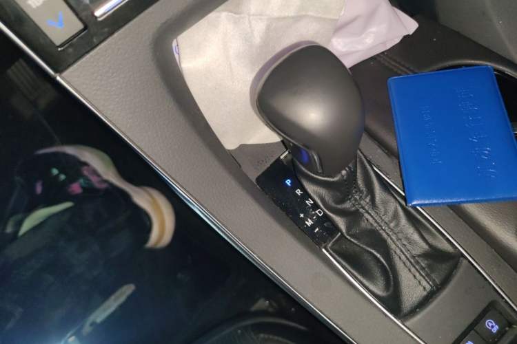Used Toyota Avalon 2019 2.0L Luxury Edition China VI Standard Gear Lever