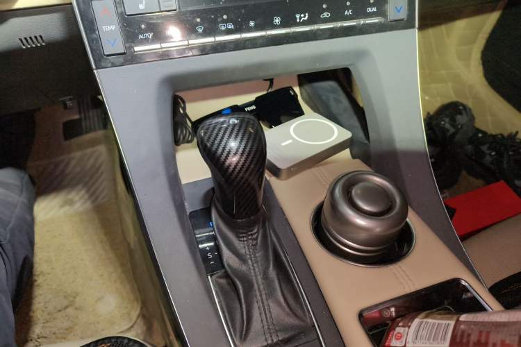 Used Toyota Avalon 2019 2.5L Touring Premium Version China VI Standard Gear Lever