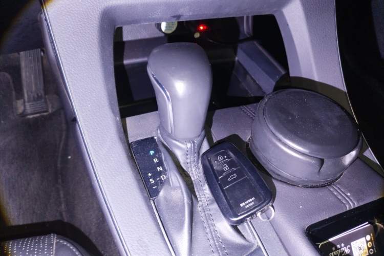 Used Toyota Avalon 2019 Dual-Engine 2.5L Luxury Edition China VI Standard Gear Lever