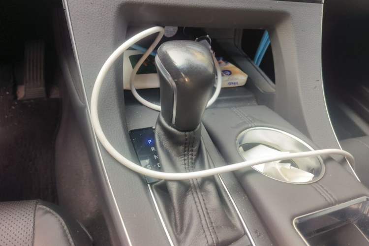 Used Toyota Avalon 2019 Dual-Engine 2.5L Limited Flagship Edition China VI Standard Gear Lever