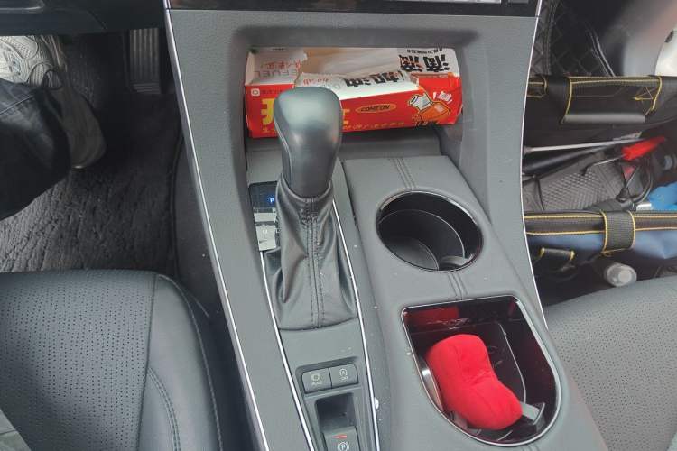 Used Toyota Avalon 2019 2.0L Luxury Edition China VI Standard Gear Lever