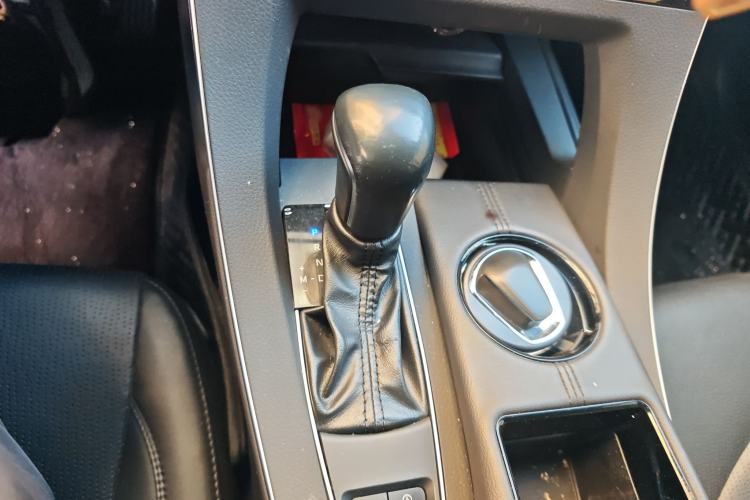 Used Toyota Avalon 2019 2.0L XLE Premium Edition China VI Gear Lever