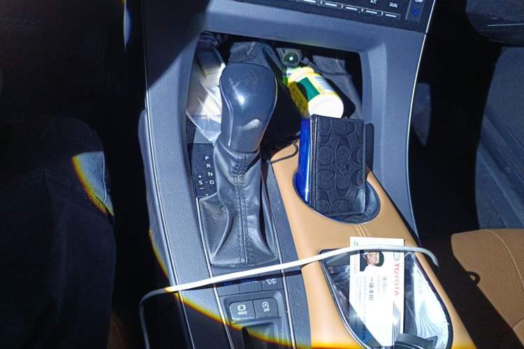 Used Toyota Avalon 2019 2.5L Touring Premium Version China VI Standard Gear Lever