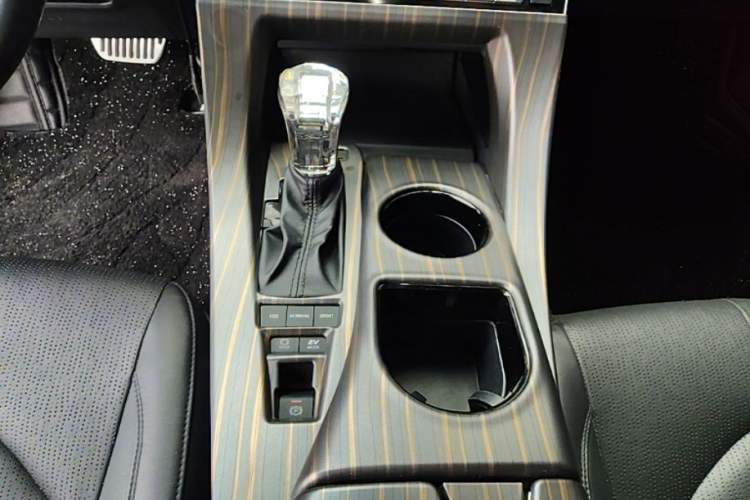 Used Toyota Avalon 2019 Dual-Engine 2.5L Luxury Edition China VI Standard Gear Lever