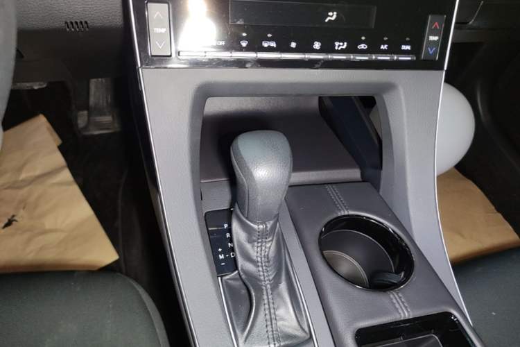 Used Toyota Avalon 2019 2.0L Ambition Edition China VI Gear Lever