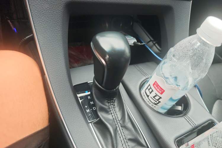 Used Toyota Avalon 2019 2.0L XLE Premium Edition China VI Gear Lever