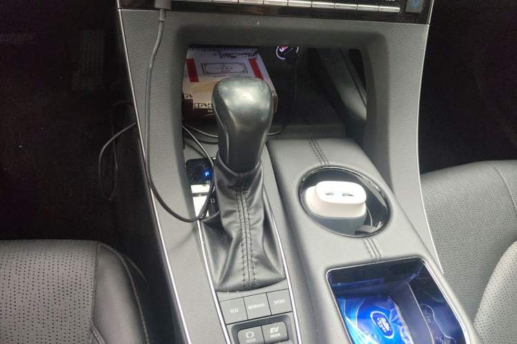 Used Toyota Avalon 2019 Dual-Engine 2.5L Luxury Edition China VI Standard Gear Lever
