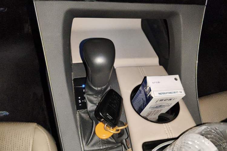Used Toyota Avalon 2019 Dual-Engine 2.5L Luxury Edition China VI Standard Gear Lever