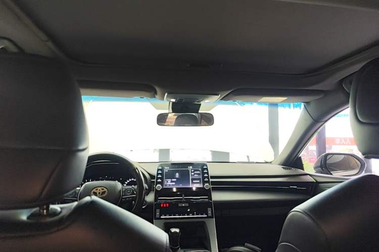 Used Toyota Avalon 2019 2.0L Luxury Edition China VI Standard Headliner